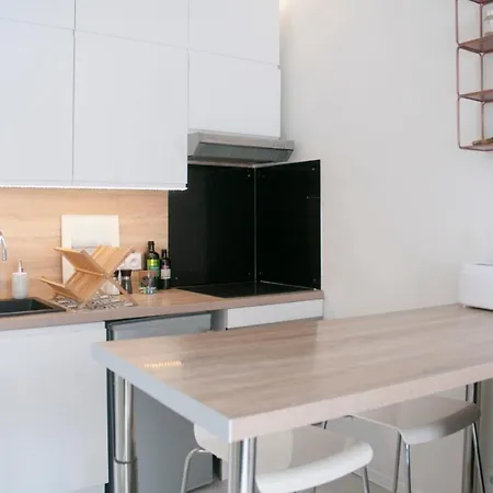 Appartement Small Bright Studio In The Heart Of *